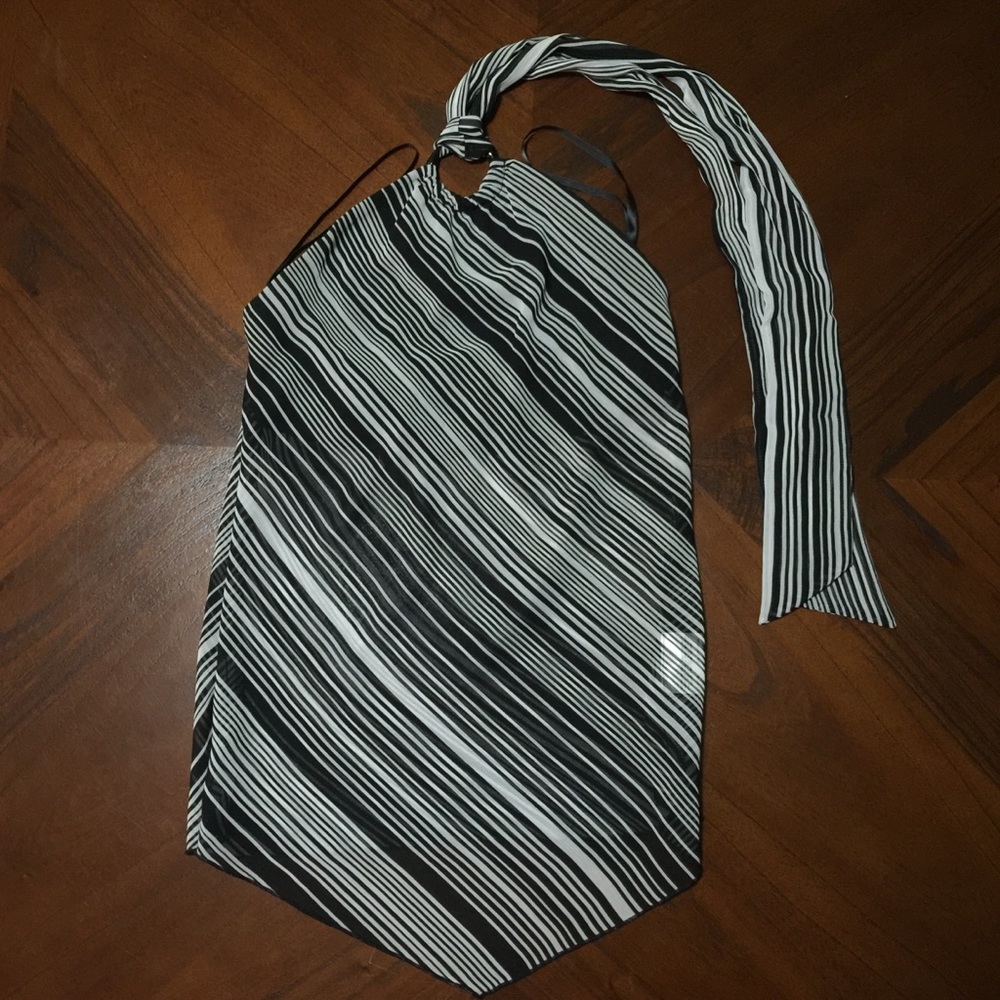 IA* Ring halter top